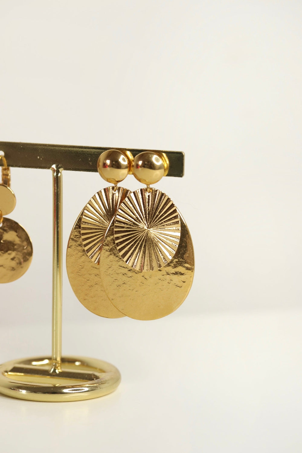 boucles d'oreilles larges et pendantes