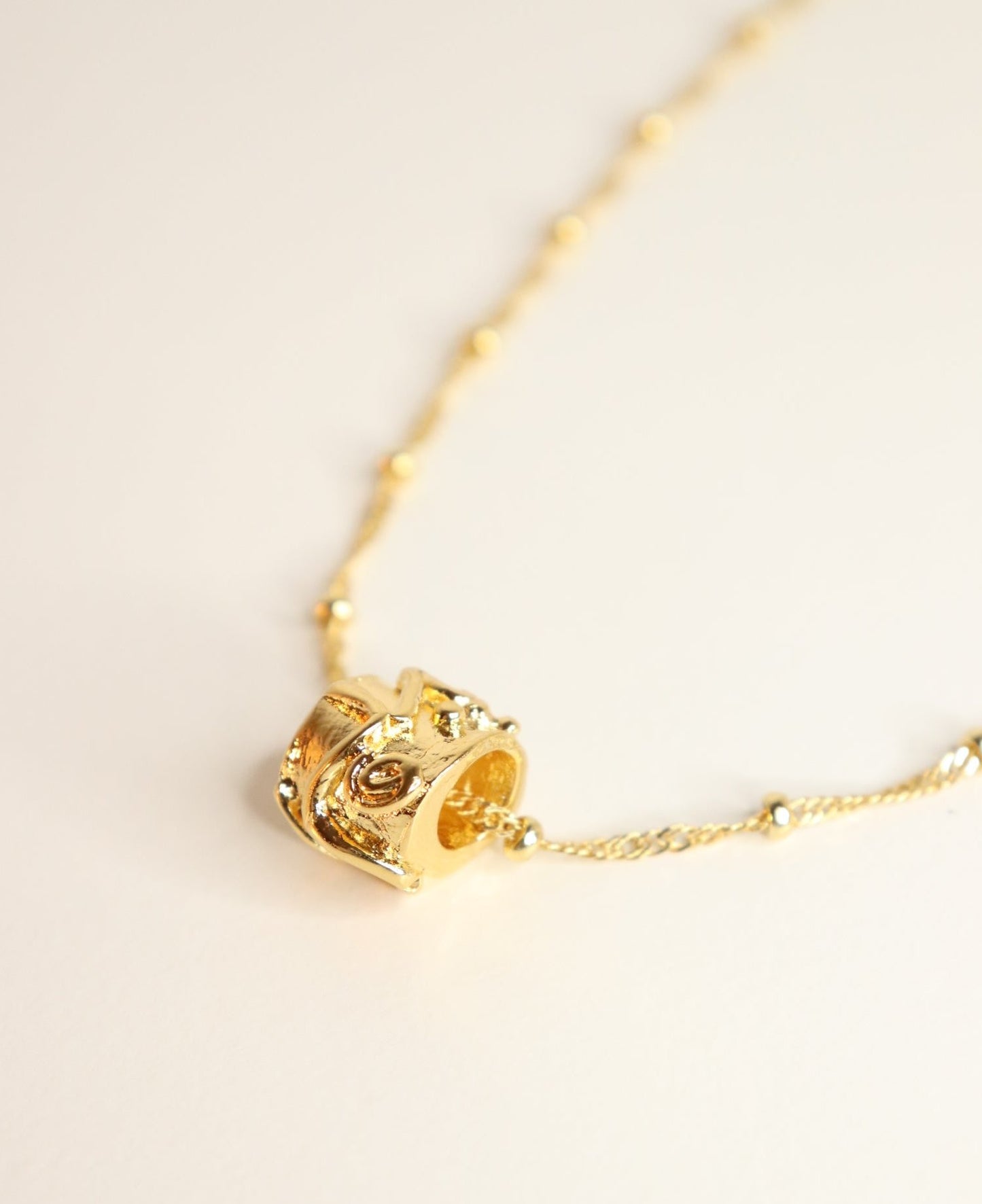 collier avec pendentif cylindre ethnique