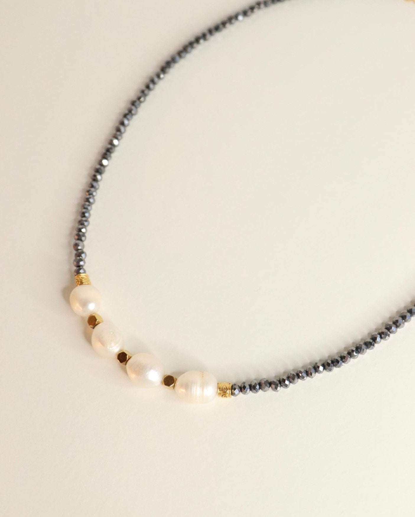 collier brillant avec perles de culture