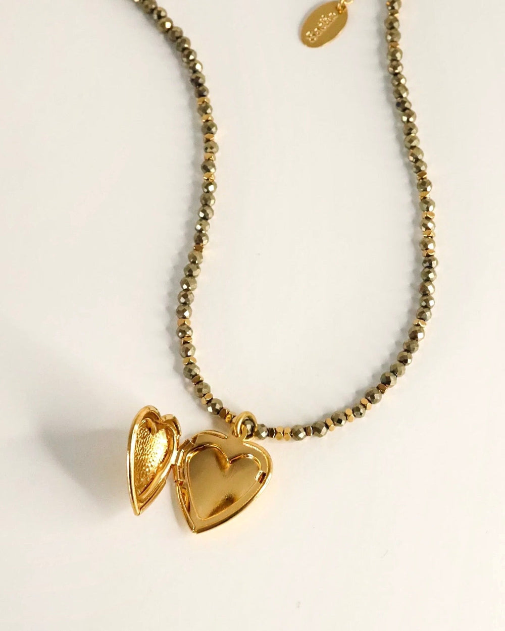 pendentif en forme de coeur qui s'ouvre