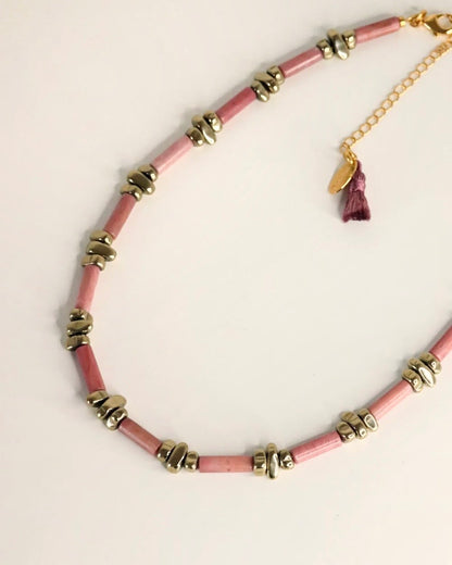 collier ras-de-cou rose