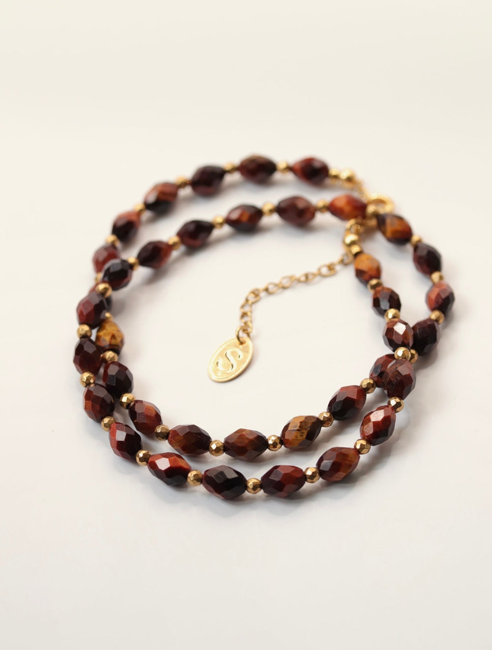 collier long en perle marron et doré