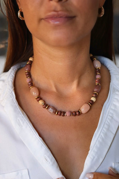 collier en grosses perles aux nuances roses