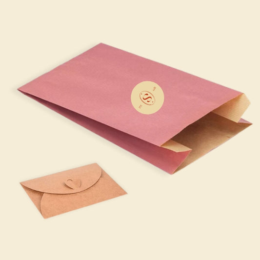 Pochette cadeau papier kraft éco-responsable avec sticker Soélia-bijoux et une carte d'envoi